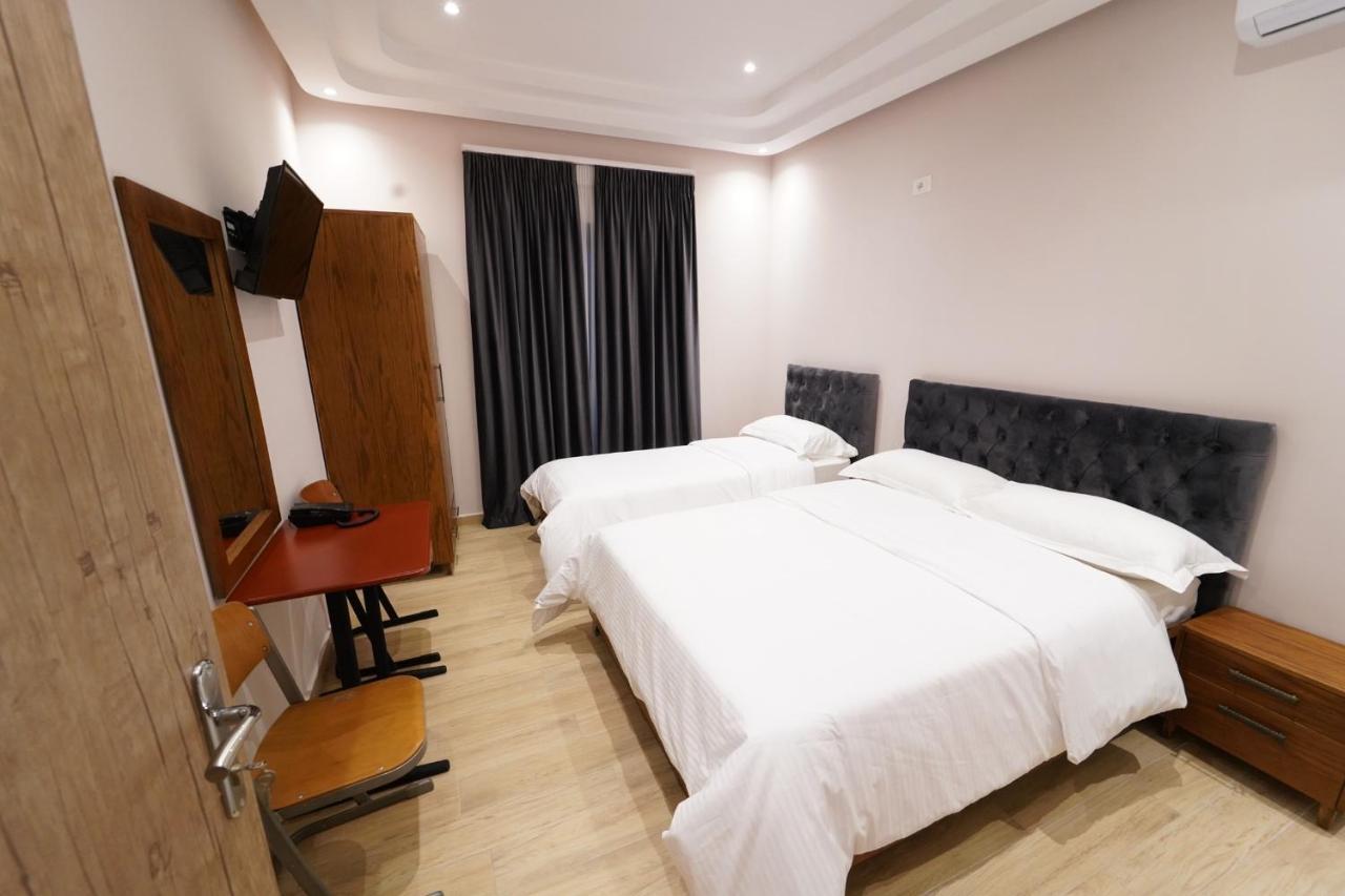 Sr99 Hotel ティラナ エクステリア 写真